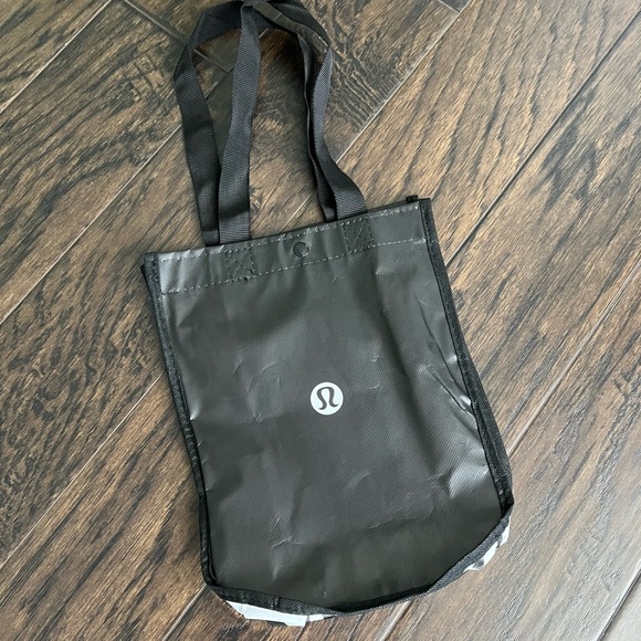NWT Lululemon reusable bag - Picture 2 of 6